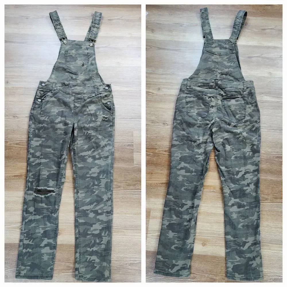 🔹️Vanilla Star Green Camouflage Distressed Leg Denim Overalls Small